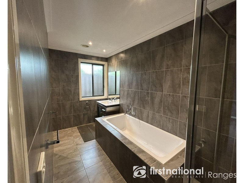 2/3 FOURTH AVENUE, Rowville VIC 3178