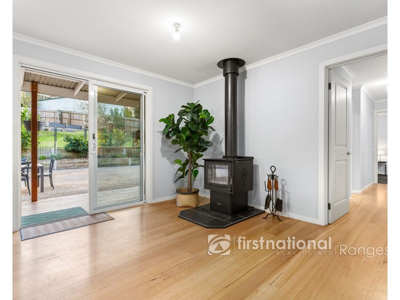 16 Haylock Avenue, Cockatoo VIC 3781