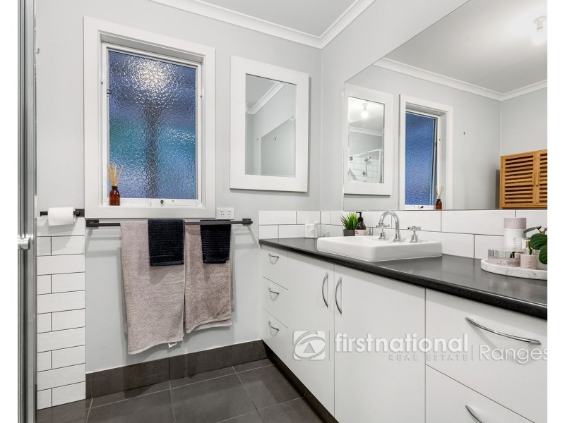 16 Haylock Avenue, Cockatoo VIC 3781