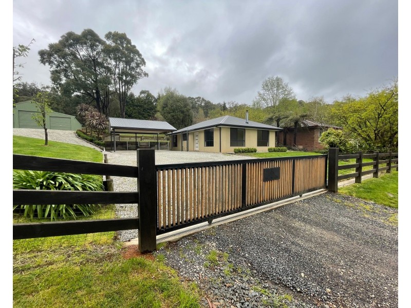 8 Second Avenue, Cockatoo VIC 3781
