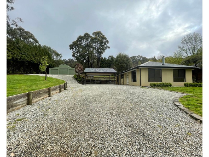 8 Second Avenue, Cockatoo VIC 3781