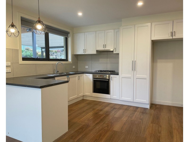 8 Second Avenue, Cockatoo VIC 3781