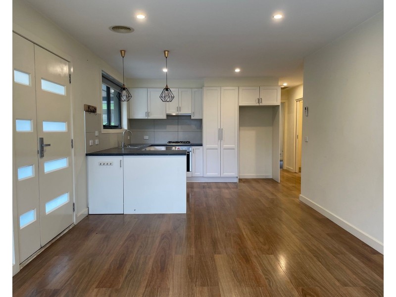 8 Second Avenue, Cockatoo VIC 3781