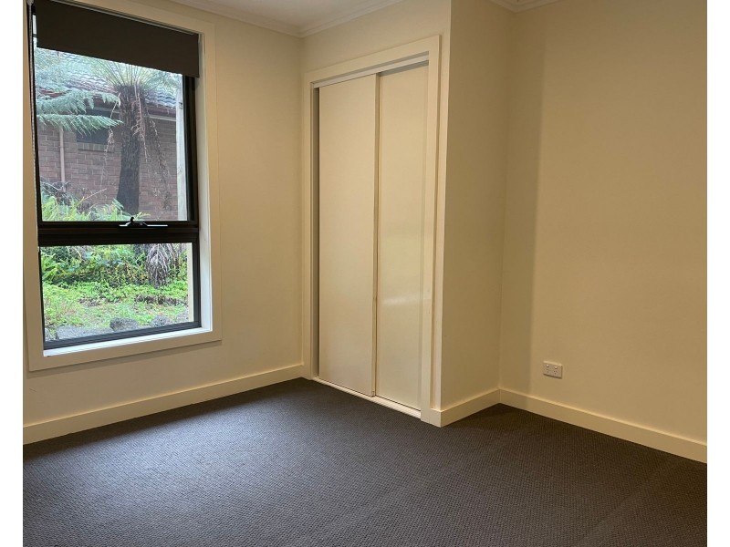 8 Second Avenue, Cockatoo VIC 3781