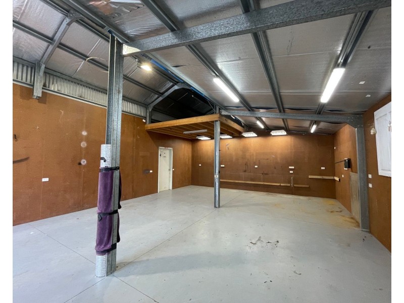 8 Second Avenue, Cockatoo VIC 3781