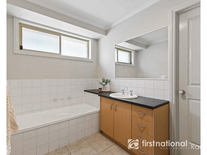 2/64 Vinter Avenue, Croydon VIC 3136