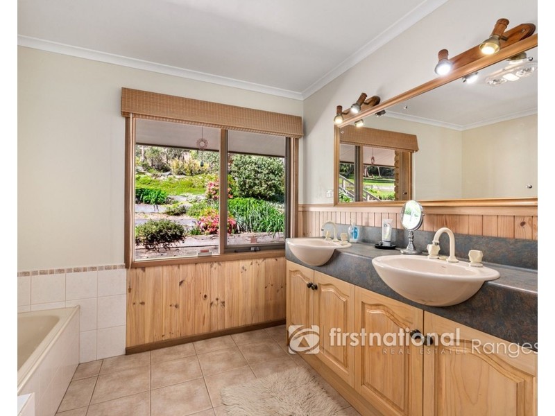 19 Deery Road, Emerald VIC 3782