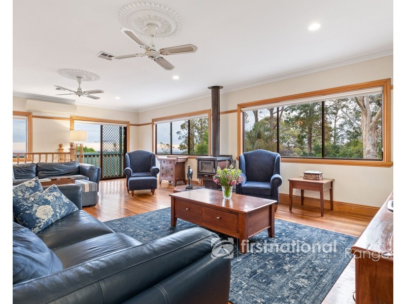 10 Cloverleigh Avenue, Emerald VIC 3782