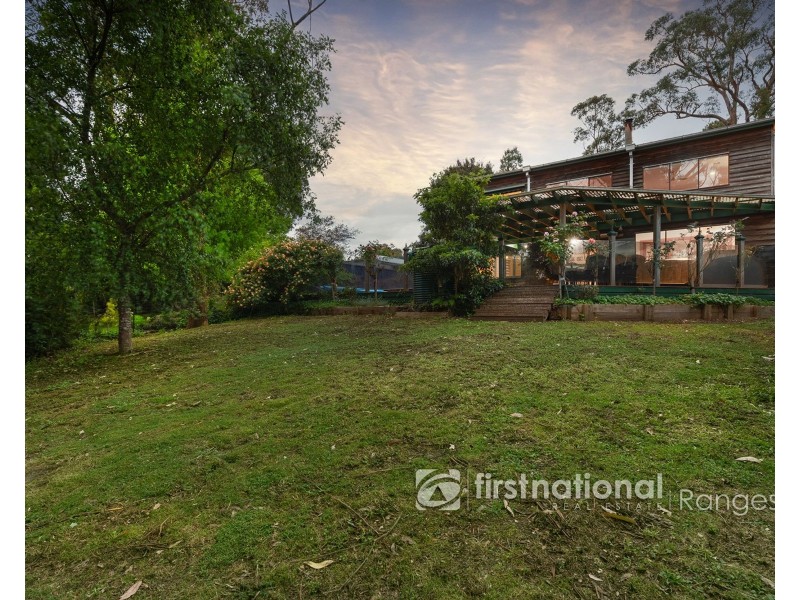 10 Cloverleigh Avenue, Emerald VIC 3782