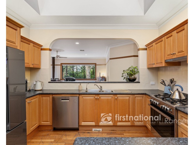 10 Cloverleigh Avenue, Emerald VIC 3782