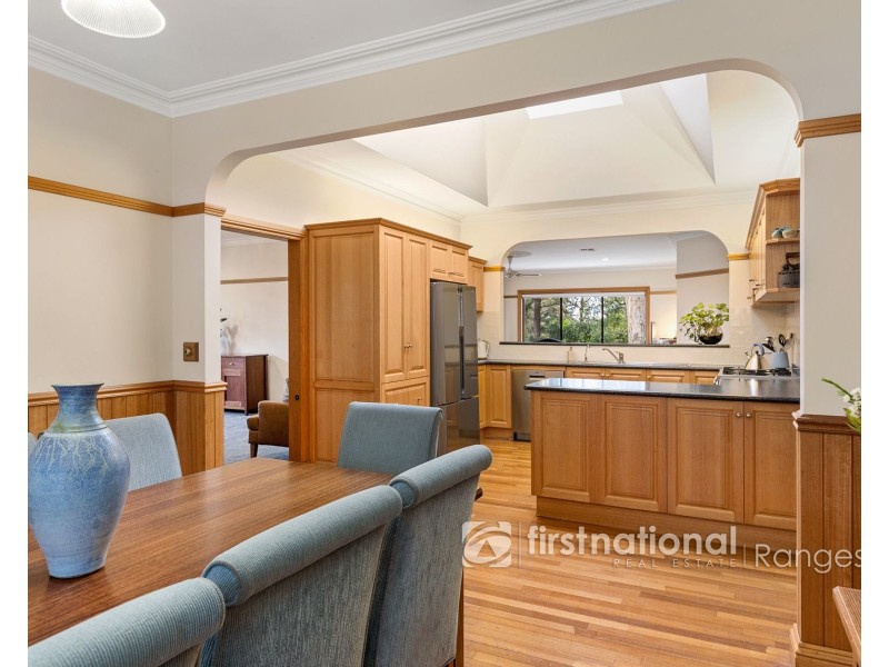 10 Cloverleigh Avenue, Emerald VIC 3782