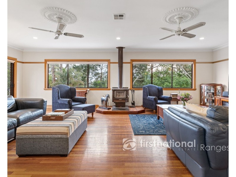 10 Cloverleigh Avenue, Emerald VIC 3782