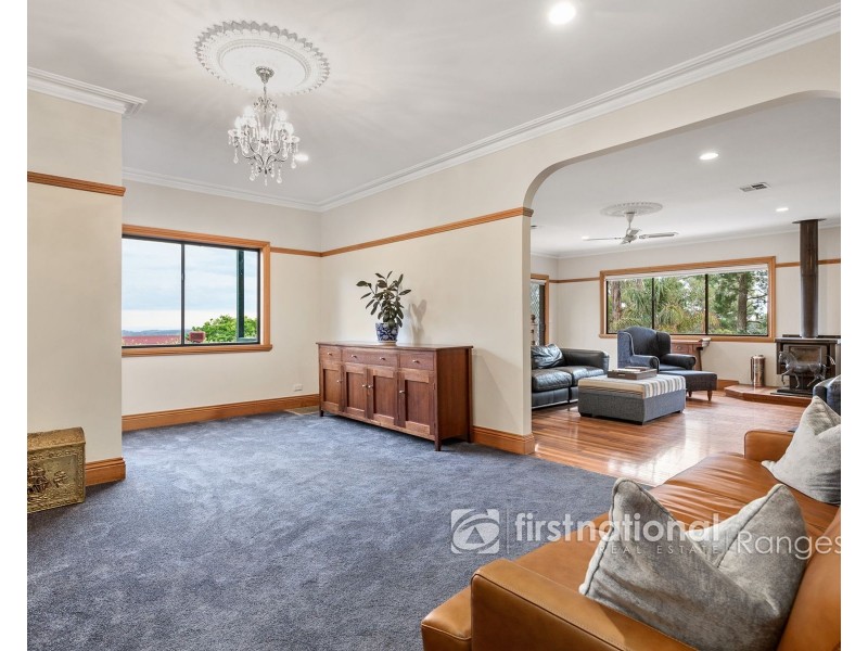 10 Cloverleigh Avenue, Emerald VIC 3782