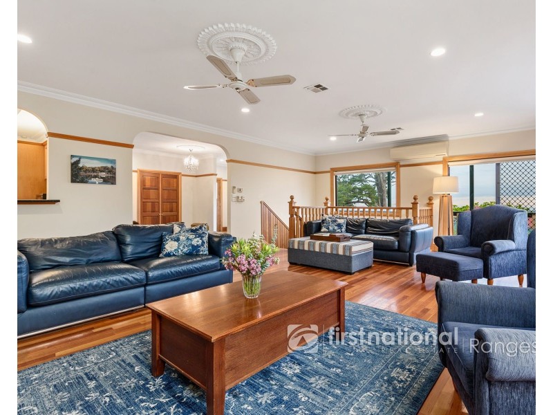 10 Cloverleigh Avenue, Emerald VIC 3782