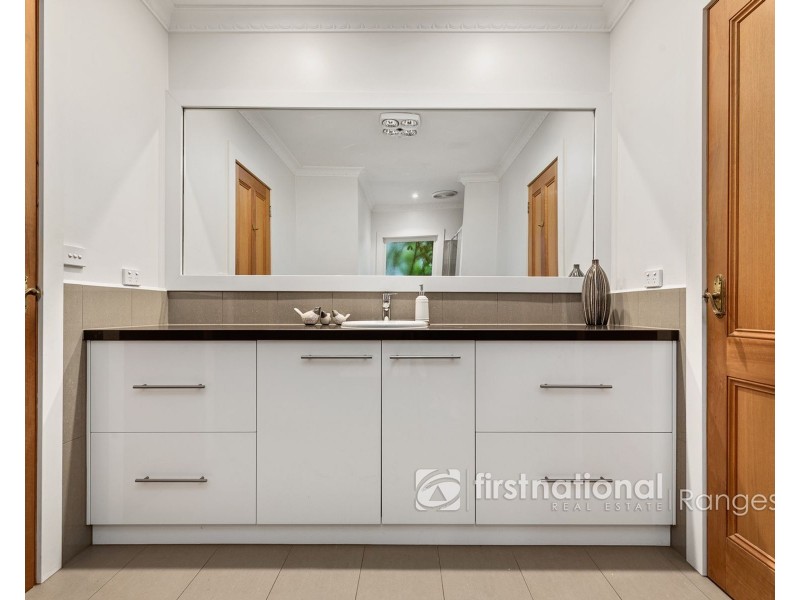 10 Cloverleigh Avenue, Emerald VIC 3782