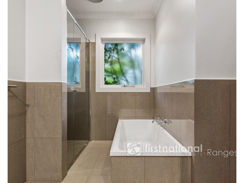 10 Cloverleigh Avenue, Emerald VIC 3782
