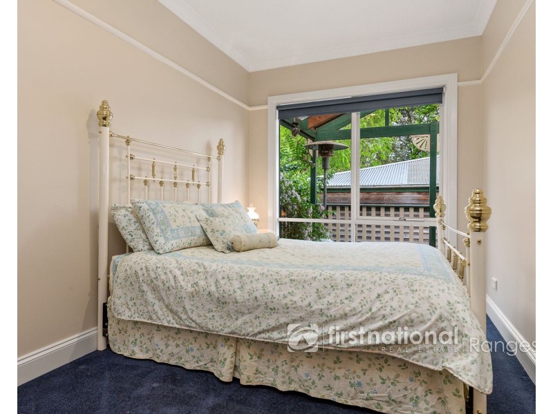 10 Cloverleigh Avenue, Emerald VIC 3782