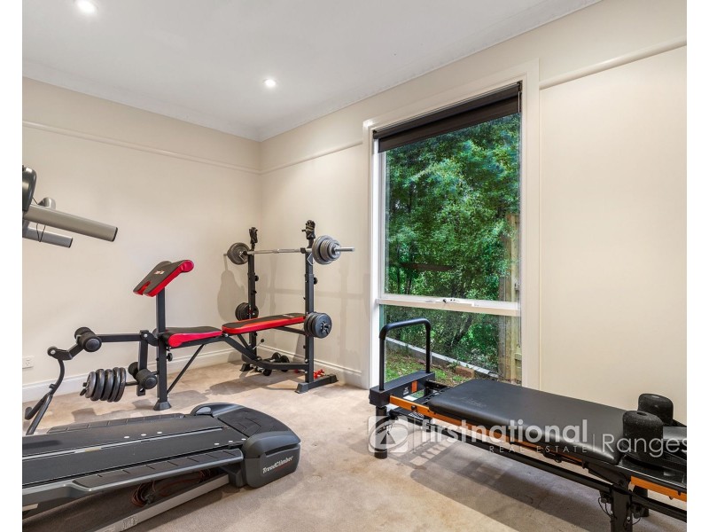 10 Cloverleigh Avenue, Emerald VIC 3782