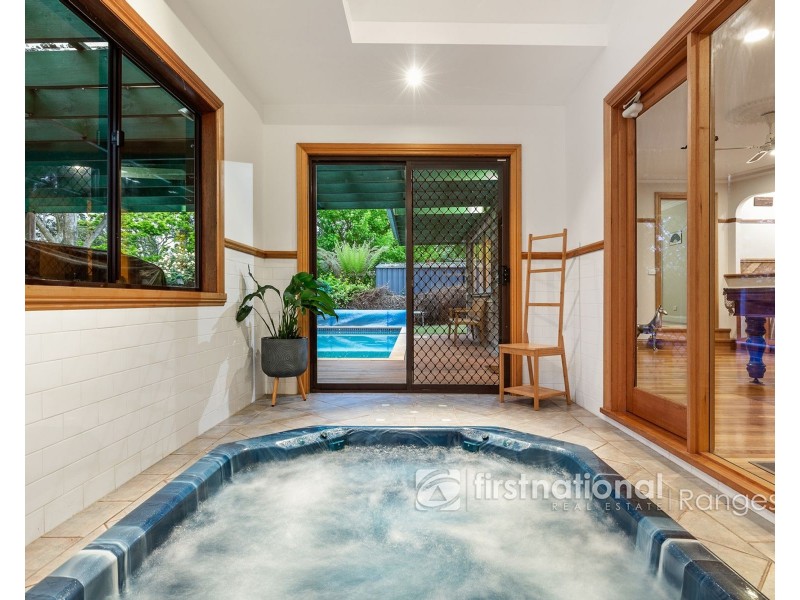 10 Cloverleigh Avenue, Emerald VIC 3782