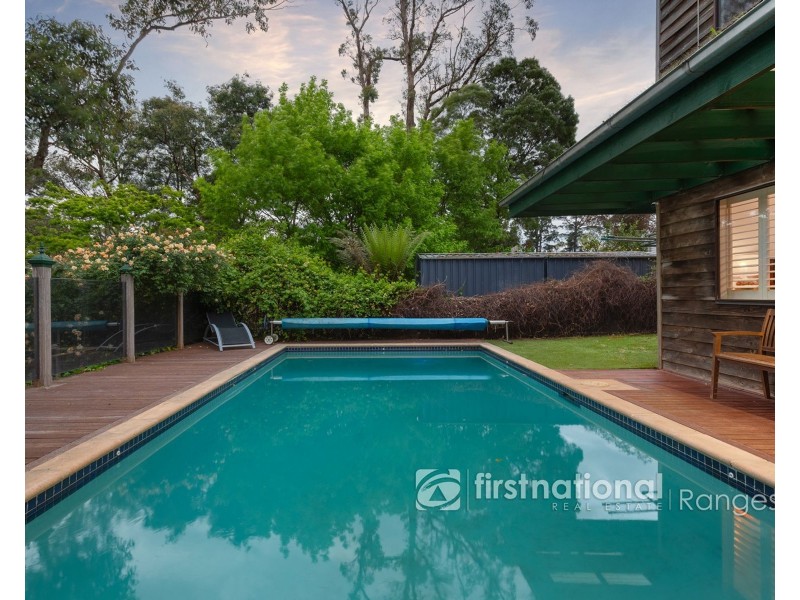 10 Cloverleigh Avenue, Emerald VIC 3782