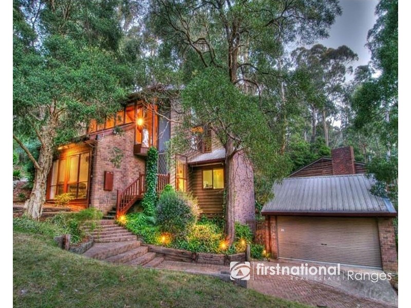 8 SANDELLS ROAD, Tecoma VIC 3160