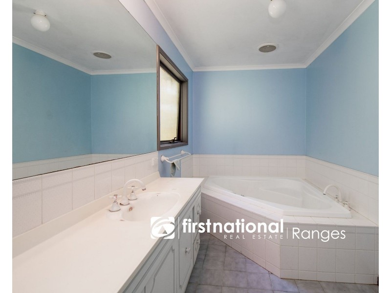 8 SANDELLS ROAD, Tecoma VIC 3160