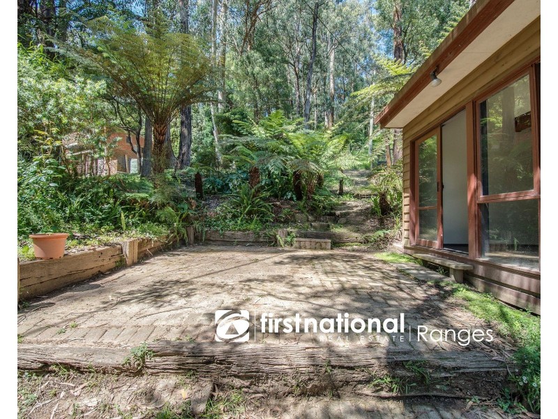 8 SANDELLS ROAD, Tecoma VIC 3160