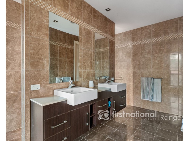 5 Kingsford Smith Court, Sandhurst VIC 3977