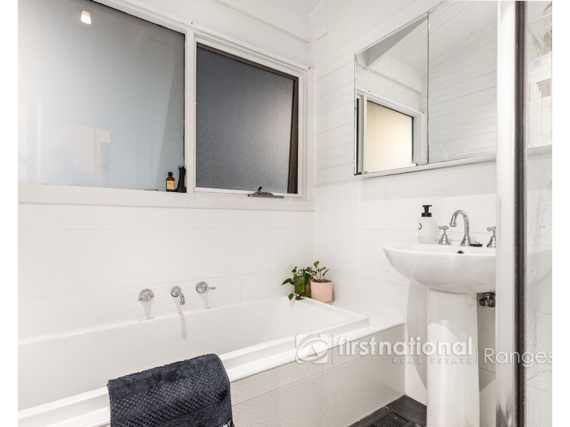 35A Mountain Road, Cockatoo VIC 3781