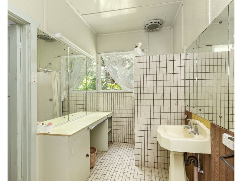 124 OLINDA-MONBULK ROAD, Olinda VIC 3788