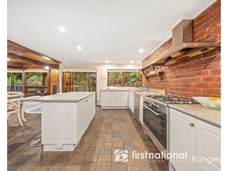 13 Brenda Grove, Tecoma VIC 3160