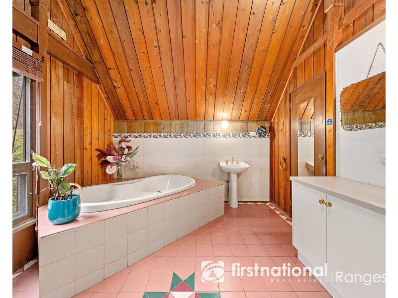 13 Brenda Grove, Tecoma VIC 3160