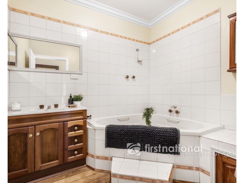 22 Lakeside Drive, Emerald VIC 3782