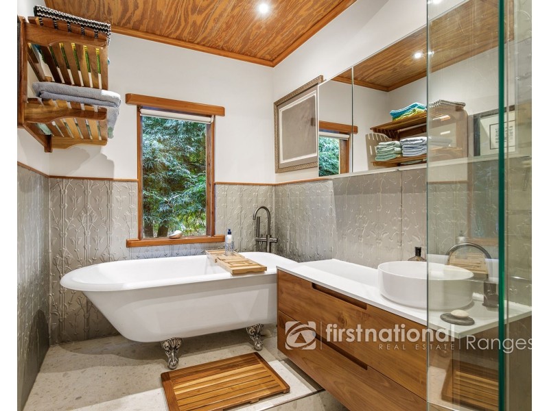 5 Doonaha Road, Cockatoo VIC 3781