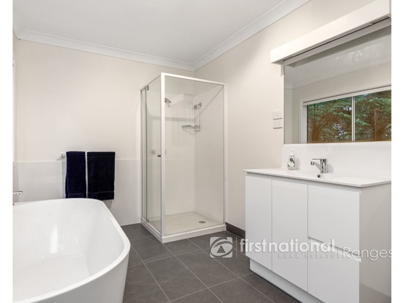 4 Arthur Road, Cockatoo VIC 3781