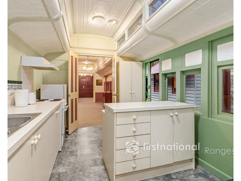 4 Arthur Road, Cockatoo VIC 3781