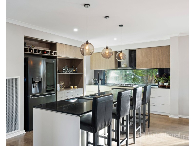 7 Blue Bush Way, Cranbourne East VIC 3977