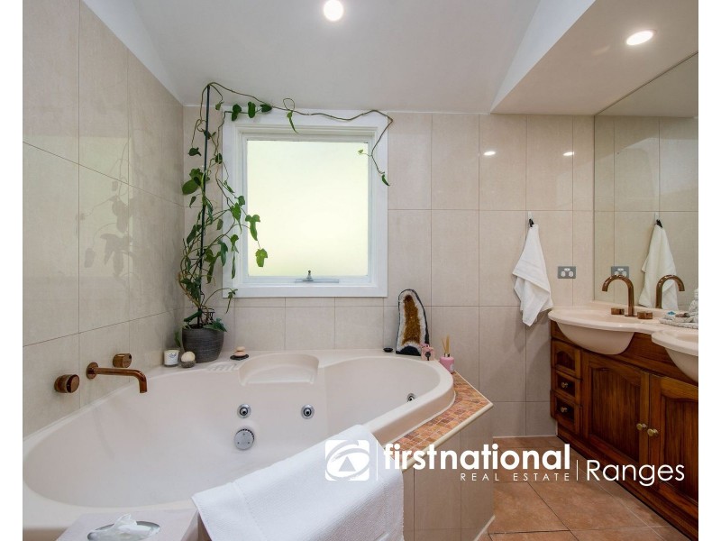 176 MONBULK ROAD, Kallista VIC 3791