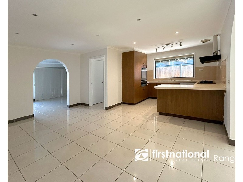 16 Arleon Crescent, Cranbourne VIC 3977