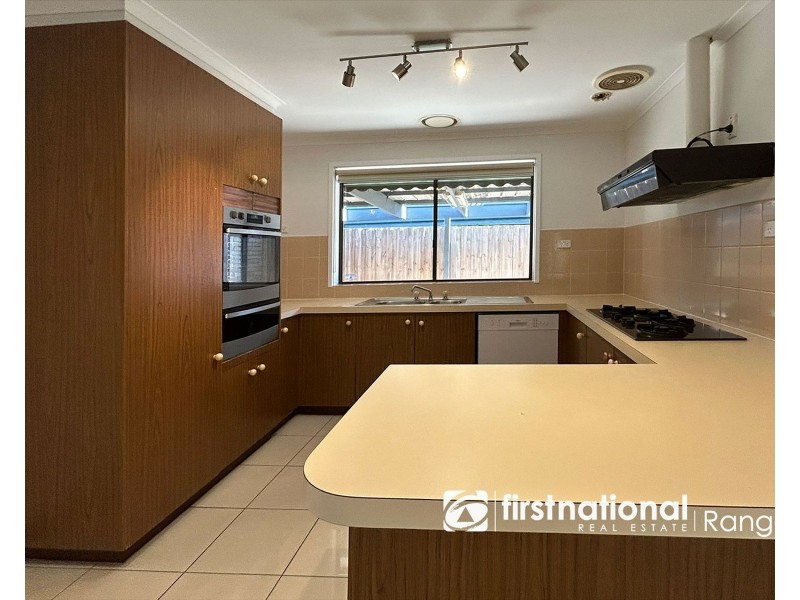 16 Arleon Crescent, Cranbourne VIC 3977
