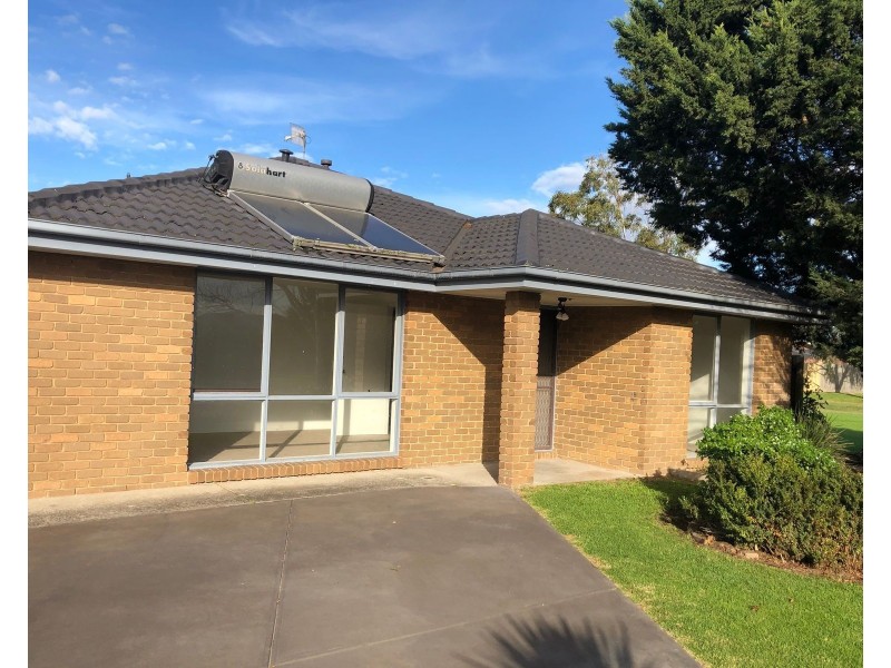 22 Macquarie Court, Cranbourne North VIC 3977