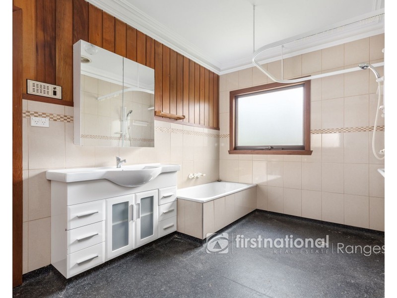 11 Allenby Avenue, Cockatoo VIC 3781