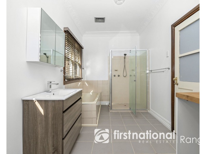 12 Seaview Road, Cockatoo VIC 3781