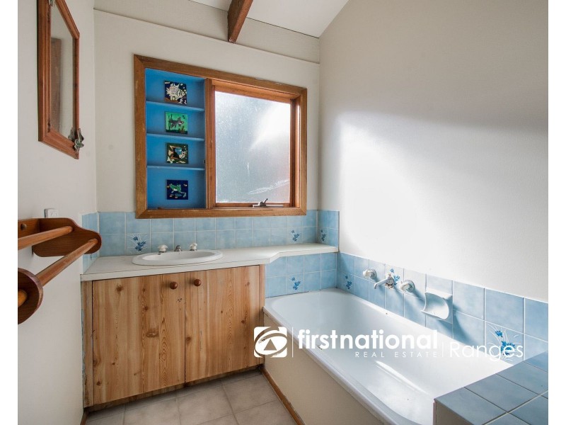 11 Bayview Avenue, Upwey VIC 3158