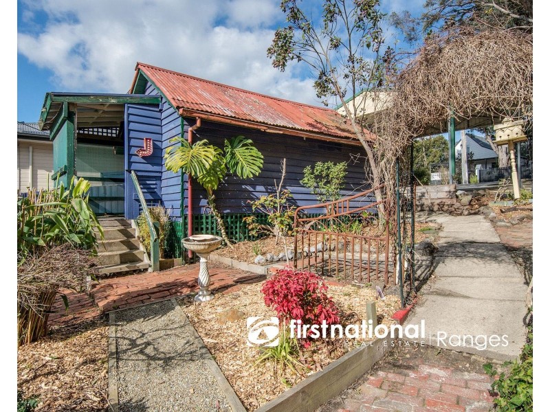 11 Bayview Avenue, Upwey VIC 3158