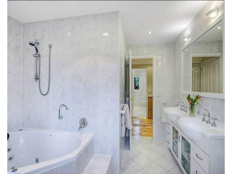 8 Sunnyside Terrace, Emerald VIC 3782