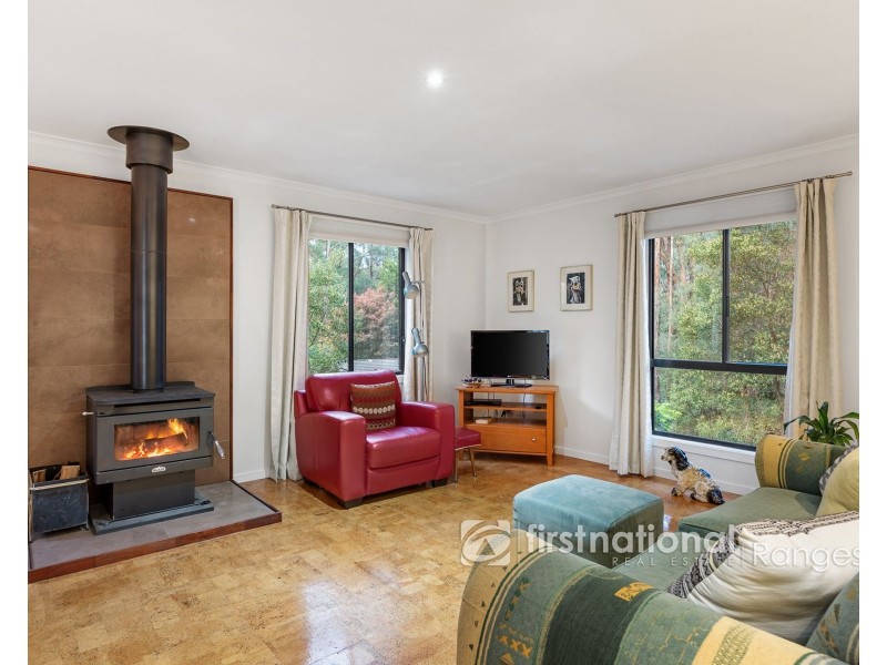 24 Amphlett Avenue, Cockatoo VIC 3781