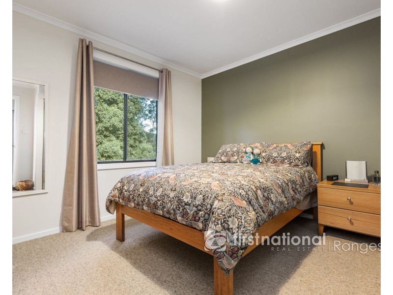 24 Amphlett Avenue, Cockatoo VIC 3781