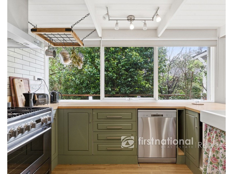 15 Charman Avenue, Emerald VIC 3782