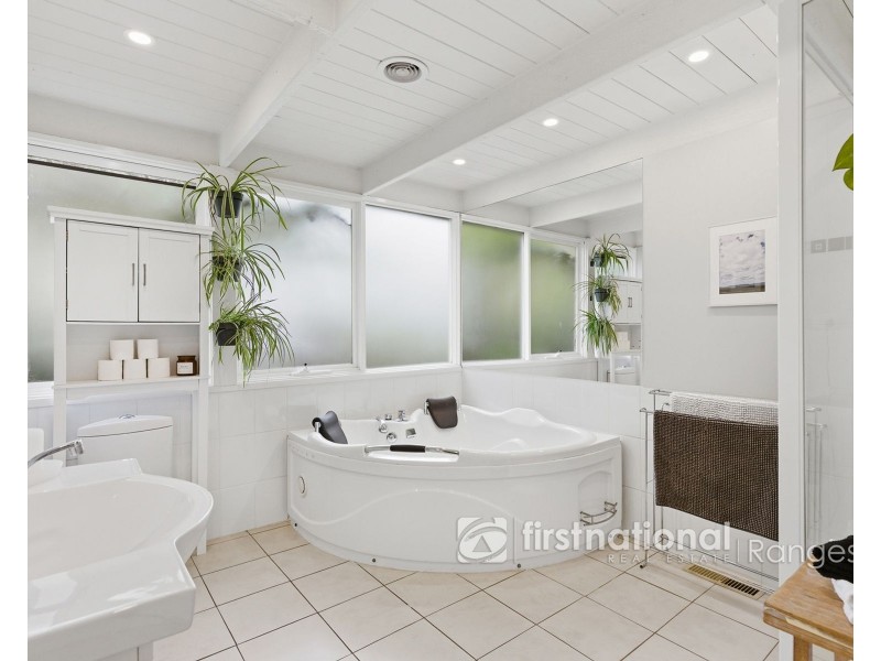 15 Charman Avenue, Emerald VIC 3782